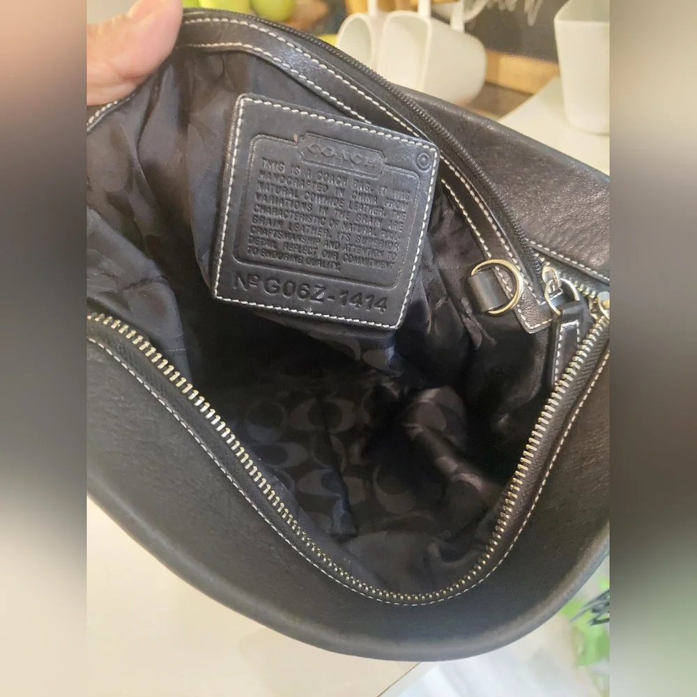 Elegant Black Leather Coach Crossbody - Picture 15 of 16